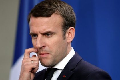 Mann ohrfeigt Frankreichs Präsidenten Macron