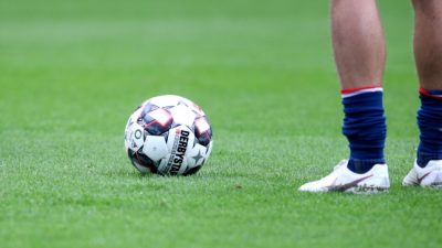 2. Bundesliga: Darmstadt unterliegt in Unterzahl spät dem HSV