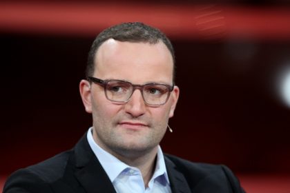 Spahn stellt Nachbesserungen bei Corona-Prämie für Pflegekräfte in Aussicht