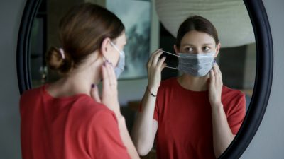 Neue WHO-Empfehlung: Maske kann auch zu Hause sinnvoll sein
