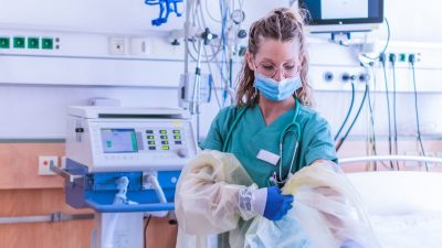 Krankenschwester prangert an: Medizinische Industrie handelt nicht im Interesse der Patienten