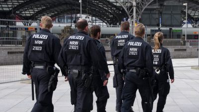 NRW fordert: Polizisten sollen bevorzugt gegen Covid-19 geimpft werden
