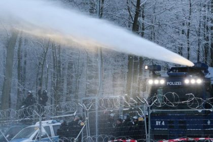 Polizei räumt Zeltlager gegen Ausbau A49