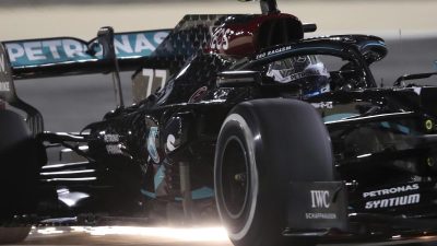 Formel-1-Pilot Bottas fährt auf Startplatz eins in Bahrain
