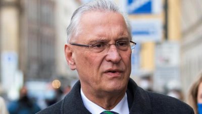 Bayerns Innenminister sieht Eskalation bei Protesten gegen Corona-Maßnahmen