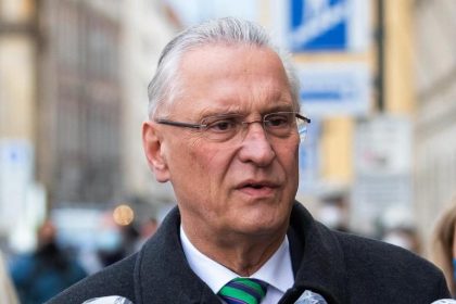 Bayerns Innenminister sieht Eskalation bei Protesten gegen Corona-Maßnahmen