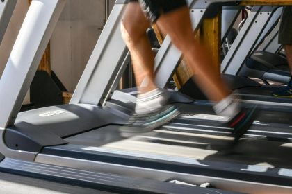 Anklage wegen versuchter gefährlicher Körperverletzung: Mann war während Corona-Quarantäne im Fitnessstudio