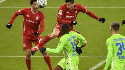 Torjubilar Lewandowski führt Bayern gegen Wolfsburg zum Sieg