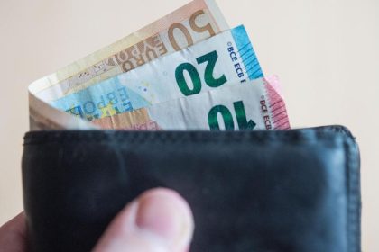 Corona-Krise drückt auf Löhne – Rückgang von 1,3 Prozent