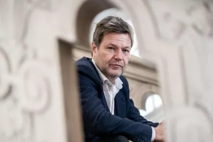 Strategiepapier: Grüne fordern mindestens zweimal wöchentlich Corona-Tests für alle