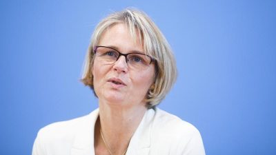 Bildungsministerin für klassenweises Impfen von Schülern – mit Genehmigung der Eltern