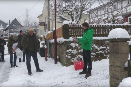 Menschen versammelten sich vor Privatgrundstück von Sachsens Ministerpräsident + Video