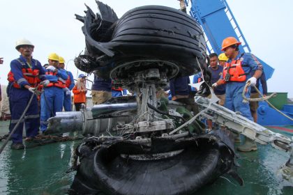 Verschwundene Boeing 737 kurz nach Start in Jakarta abgestürzt