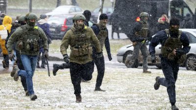 Mann zündet sich vor Regierungsgebäude in Minsk selbst an
