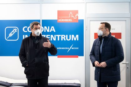 Spahn genehmigt weitere AstraZeneca-Impfungen mit Warnhinweisen