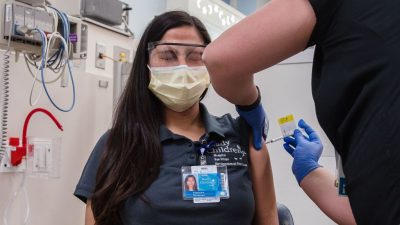 Kalifornien: Ärztin fordert Pause bei Covid-19-Impfung mit Moderna-Impfstoff