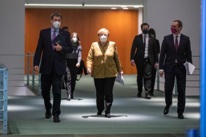 Merkel will Impfstoffhersteller „mit aller Kraft“ unterstützen – Söder besorgt ob mutiertem Virus