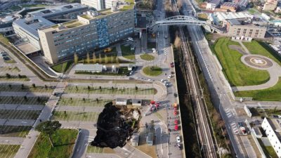 Neapel: Plötzlich taucht gigantisches Loch auf Krankenhausparkplatz auf