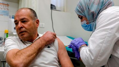 13 Israelis bekommen Gesichtslähmung nach Corona-Impfung