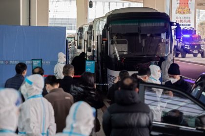 WHO-Experten treffen Behördenmitarbeiter in Wuhan