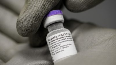 Nach 33 Todesfällen in Norwegen: Höhere Hürden bei Corona-Impfung für Ältere