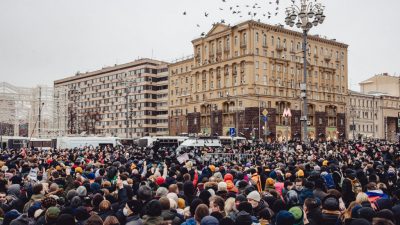 Nawalny: Polizeigewalt in St. Petersburg? – Über 3.300 Festnahmen – Proteste auch in Berlin