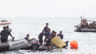 Behörden orten Blackboxen von abgestürztem Flugzeug in Indonesien