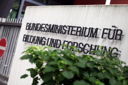 Start einer neuen Initiative zur digitalen Bildung mit Kanzlerin Merkel