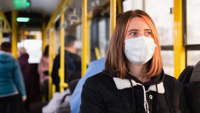Maske auf und Klappe zu: Münchner Nahverkehrs-Chef fordert Schweigepflicht für Reisende