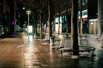 340 Euro Bußgeld: Zu früh auf dem Weg zur Arbeit in Stuttgart – Ausgangssperre 10 Minuten gebrochen