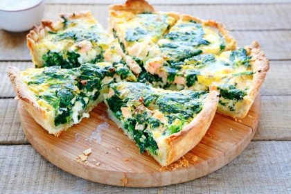 Spinat, Lachs und Hirtenkäse: Eine Quiche für Popeye