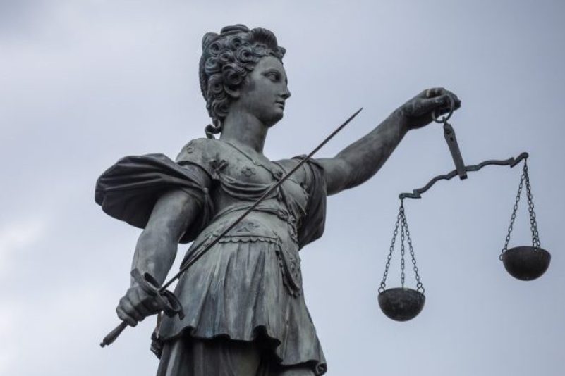 „Ehrenmord“ an eigener Schwester: Zwei Brüder in Berlin angeklagt