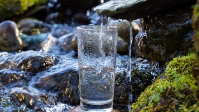 17 Liter pro Tag: „Intelligentes“ Aerogel erzeugt Trinkwasser aus dünner Luft