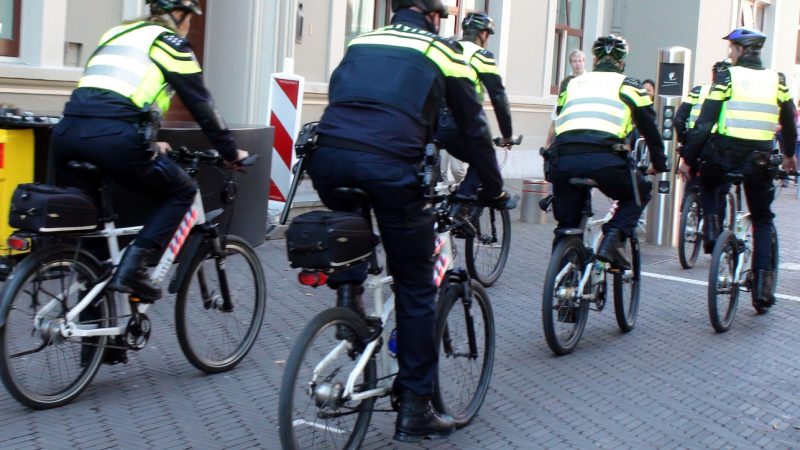 Niederlande starten Test mit Blaulicht – bei Fahrrad-Streifen