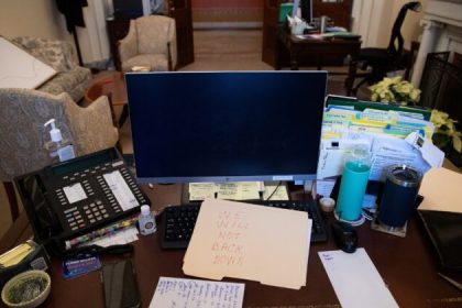 Frau, die Pelosis Laptop im Kapitol entwendet haben soll, ist verhaftet worden