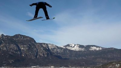 Skisprung-Duo vor großer Neujahrsprüfung