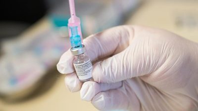 CDC: Schwere allergische Reaktion auf Moderna-Impfstoff „selten“ – Todesfälle nach Corona-Impfung gemeldet