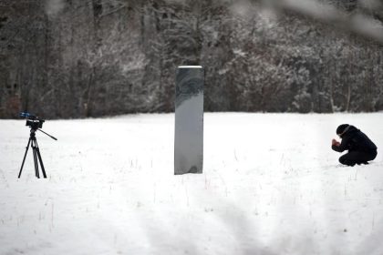 Weitere Metall-Stele taucht bei Toronto auf