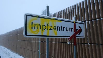 Unbekannte stehlen Hinweisschilder an Corona-Impfzentrum in Trier