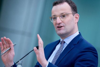 Spahn stimmt beim Impfen weiter auf „harte Wochen“ ein – Bisher 69 Menschen nach Corona-Impfung verstorben