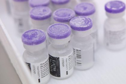 Biontech liefert weiteren Impfstoff – Lauterbach besorgt über neue Mutation