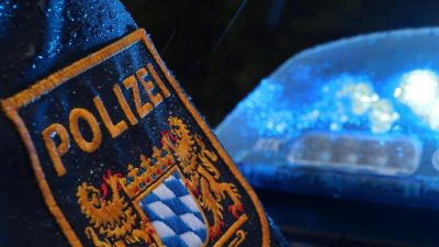 Bayerische Polizei findet 14 illegale Migranten in Lastwagen