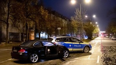Verfolgungsjagd auf dem Kurfürstendamm – mehrere Verletzte nach Kollision mit Polizeiauto