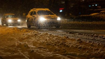 Schnee sorgt für Verkehrschaos im Südwesten – Frau von schneebeladenem Baum erschlagen