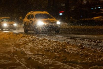 Schnee sorgt für Verkehrschaos im Südwesten – Frau von schneebeladenem Baum erschlagen