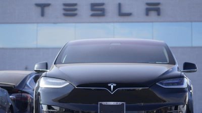 Tesla ruft in Deutschland 7.500 Fahrzeuge zurück
