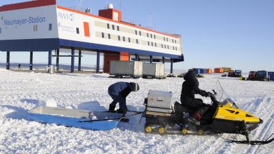 Forscher fliegen mit Langzeitflug Richtung Antarktis
