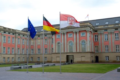 Lockdown beenden, Demokratie erneuern: Neue Corona-Strategie im Landtag Brandenburg beantragt