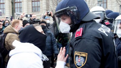 „Wallfahrt“ in Wien: Trotz Demo-Verbot Zehntausende Menschen gegen Corona-Politik auf den Straßen