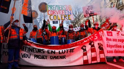Frankreich: Menschen gehen gegen Corona-Maßnahmen und Politik auf die Straße
